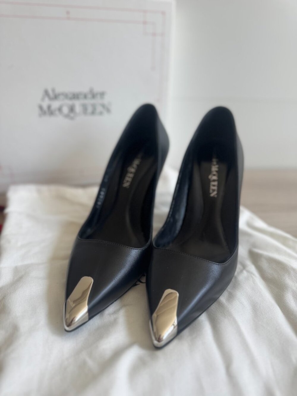 Alexander McQueen Metal Toe-Cap Pointed Pumps - Black Leather - Picture 4 of 4